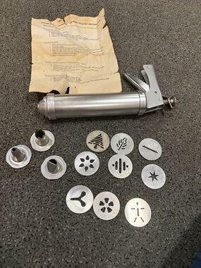 Wearever Metal Cookie Press with Decorative Discs - Silver